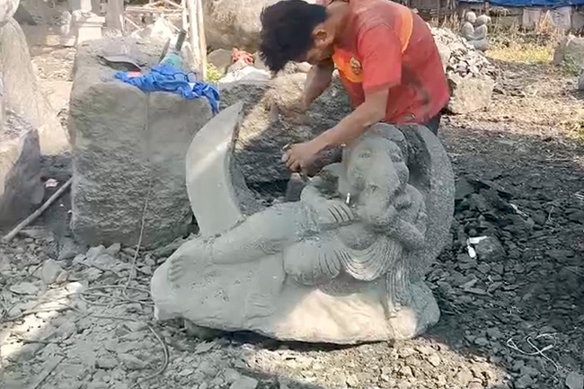 Le Bien-être et la Sérénité à Travers des Statues Sculptées à la Main en Pierre : Green Stone et Andesit en Provenance d’Indonésie, Représentant Bouddha, Shiva, Tara et Ganesh